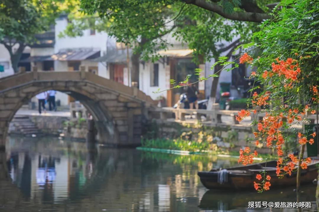 迷路的可爱男孩